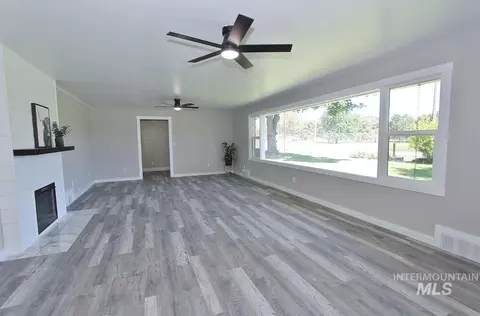 Living - 520 E Logan, Caldwell, ID 83605 photo 1 of 4