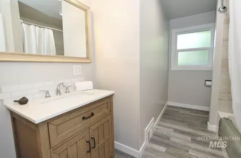 Bath - 520 E Logan, Caldwell, ID 83605 photo 1 of 3