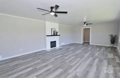 Living - 520 E Logan, Caldwell, ID 83605 photo 4 of 4