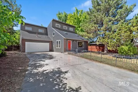 3185 E Springwood Dr, Meridian, ID 83642