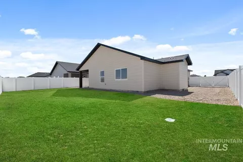 Exterior - 2010 Trae St, Jerome, ID 83338 photo 3 of 4