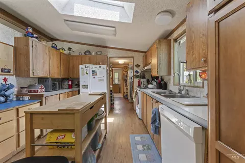 Kitchen - 8950 W Edgeview Ln, Eagle, ID 83616 photo 2 of 4