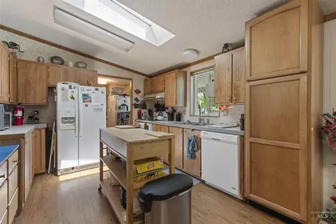 Kitchen - 8950 W Edgeview Ln, Eagle, ID 83616 photo 3 of 4
