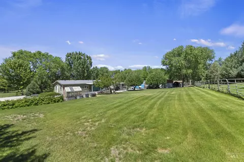 Exterior - 8950 W Edgeview Ln, Eagle, ID 83616 photo 7 of 12