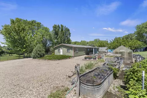 Exterior - 8950 W Edgeview Ln, Eagle, ID 83616 photo 1 of 12
