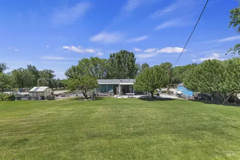 Exterior - 8950 W Edgeview Ln, Eagle, ID 83616 photo 6 of 12