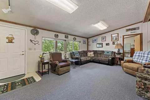 Living - 8950 W Edgeview Ln, Eagle, ID 83616 photo 1 of 1