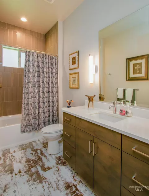 Bath - 1770 W Hampton Bay Dr, Eagle, ID 83616 photo 3 of 3