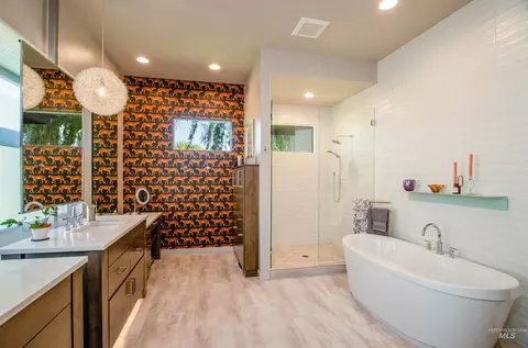 Bath - 1770 W Hampton Bay Dr, Eagle, ID 83616 photo 1 of 3