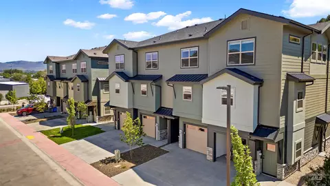 7488 W Swain Ln, Garden City, ID 83714