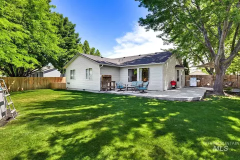 1050 W Verbena Dr, Meridian, ID 83642