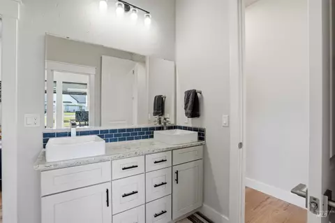 Bath - 24466 Himark Way, Caldwell, ID 83607 photo 4 of 4