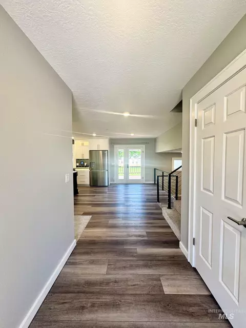 Entry Way - 2017 H St, Rupert, ID 83350 photo 2 of 6