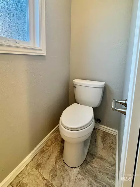 Bath - 2017 H St, Rupert, ID 83350 photo 5 of 5