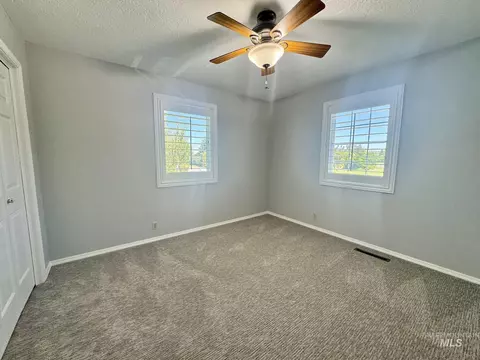 Bedroom - 2017 H St, Rupert, ID 83350 photo 4 of 5