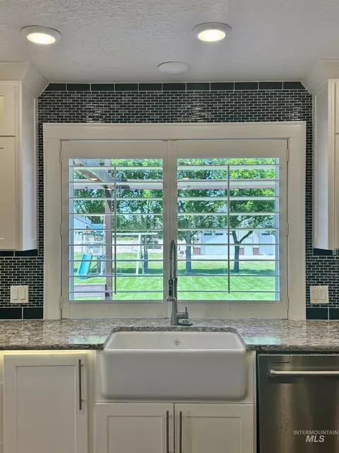 Kitchen - 2017 H St, Rupert, ID 83350 photo 4 of 6