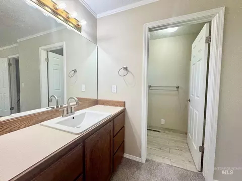 Bath - 2017 H St, Rupert, ID 83350 photo 1 of 5