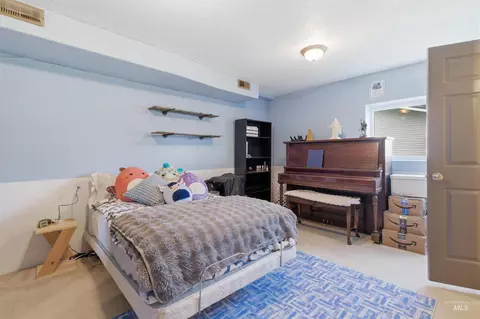 Bedroom - 483 E Valleyview Ave, Genesee, ID 83832 photo 7 of 8