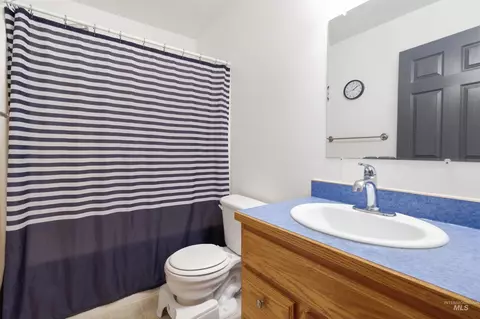 Bath - 483 E Valleyview Ave, Genesee, ID 83832 photo 2 of 5