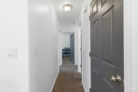 Entry Way - 483 E Valleyview Ave, Genesee, ID 83832 photo 3 of 5
