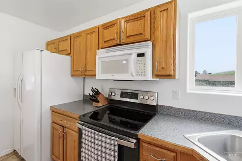 Kitchen - 483 E Valleyview Ave, Genesee, ID 83832 photo 5 of 5