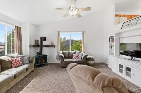Living - 483 E Valleyview Ave, Genesee, ID 83832 photo 1 of 1