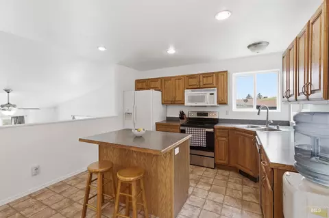 Kitchen - 483 E Valleyview Ave, Genesee, ID 83832 photo 3 of 5