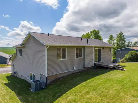 Exterior - 483 E Valleyview Ave, Genesee, ID 83832 photo 5 of 6