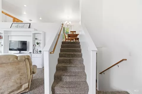 Entry Way - 483 E Valleyview Ave, Genesee, ID 83832 photo 1 of 5