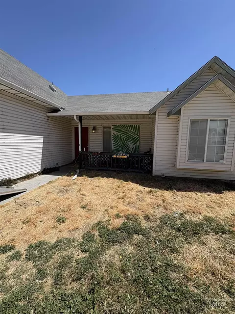 413 N Copper River Dr, Nampa, ID 83651