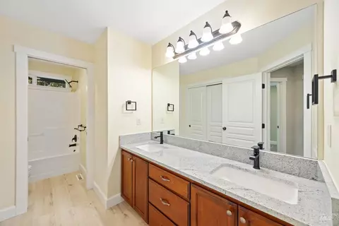 Bath - 1497 N Sunup Way, Eagle, ID 83616 photo 4 of 5