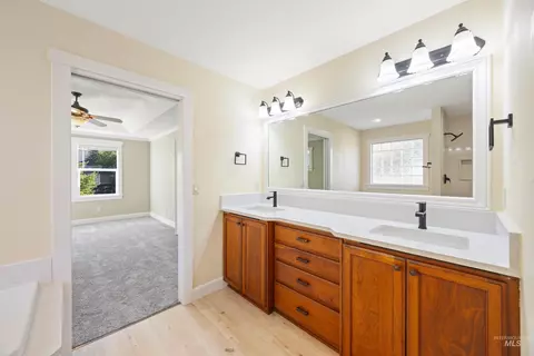 Bath - 1497 N Sunup Way, Eagle, ID 83616 photo 2 of 5