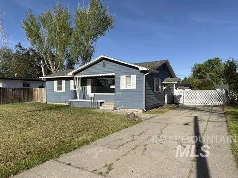 860 N 9th E, Mountain Home, ID 83647