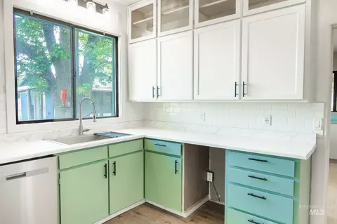 Kitchen - 2993 2nd St, Harper, OR 97906 photo 3 of 4