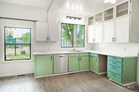 Kitchen - 2993 2nd St, Harper, OR 97906 photo 1 of 4