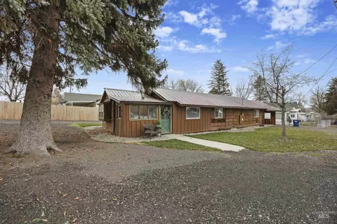 370 Orchard St E, Hagerman, ID 83332