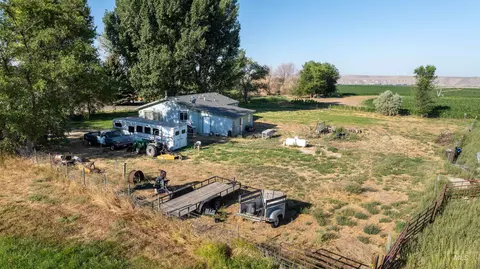 Exterior - 710 White Hawk Ln, Hagerman, ID 83332 photo 2 of 5
