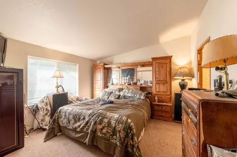 Bedroom - 710 White Hawk Ln, Hagerman, ID 83332 photo 3 of 4