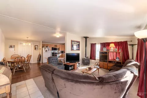 Living - 710 White Hawk Ln, Hagerman, ID 83332 photo 1 of 1