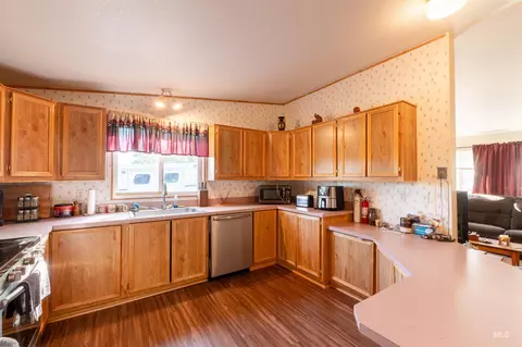 Kitchen - 710 White Hawk Ln, Hagerman, ID 83332 photo 2 of 2