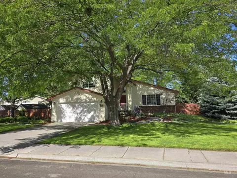 1037 Pahsimeroi Dr, Twin Falls, ID 83301