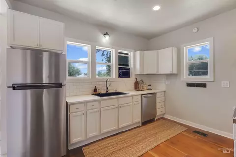 Kitchen - 409 E Ave C, Jerome, ID 83338 photo 2 of 4