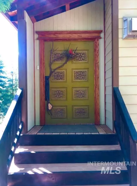 1021 Smokey Bear Ln, Kendrick, ID 83537