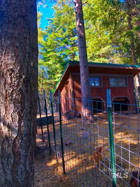 Exterior - 1021 NW Smokey Bear Ln, Kendrick, ID 83537 photo 20 of 26