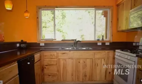 Kitchen - 1021 NW Smokey Bear Ln, Kendrick, ID 83537 photo 1 of 1