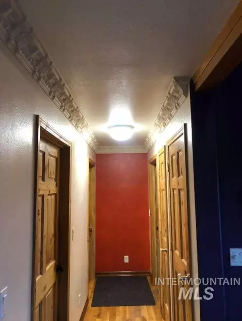 Entry Way - 1021 NW Smokey Bear Ln, Kendrick, ID 83537 photo 1 of 2