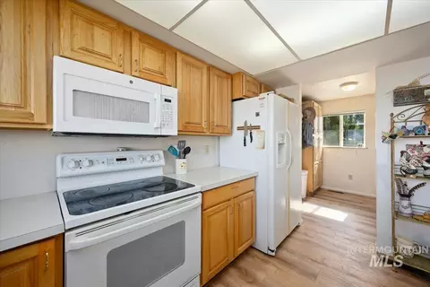 Kitchen - 982 E A E 2700 S, Hagerman, ID 83332 photo 5 of 6