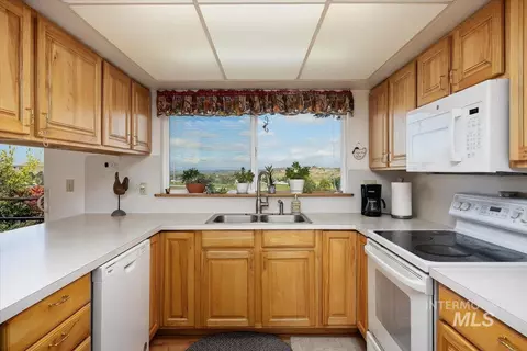 Kitchen - 982 E A E 2700 S, Hagerman, ID 83332 photo 2 of 6
