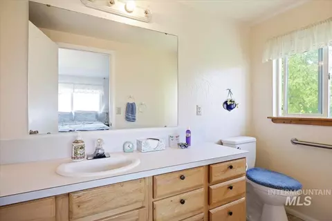 Bath - 982 E A E 2700 S, Hagerman, ID 83332 photo 1 of 3