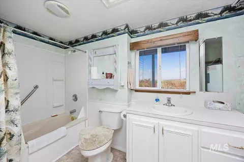 Bath - 982 E A E 2700 S, Hagerman, ID 83332 photo 3 of 3